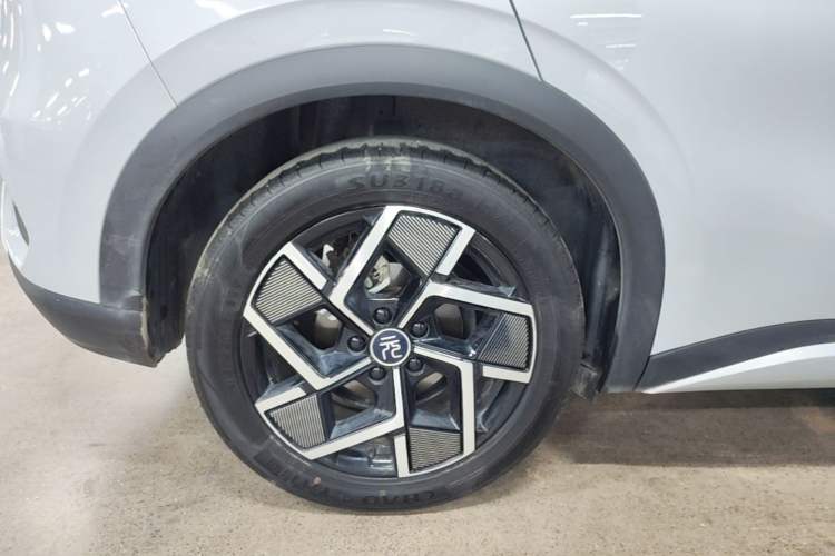 Used BYD Yuan PLUS 2022 510 km Flagship Version Right Rear Wheel Hub