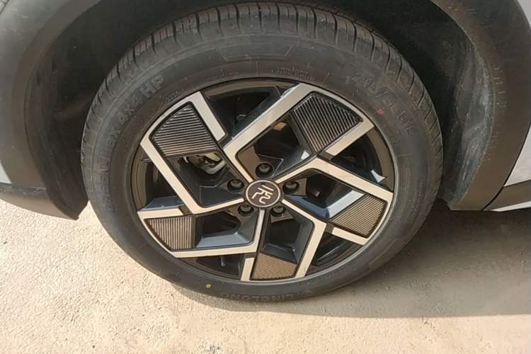 Used BYD Yuan PLUS 2022 510 km Flagship Version Right Rear Wheel Hub