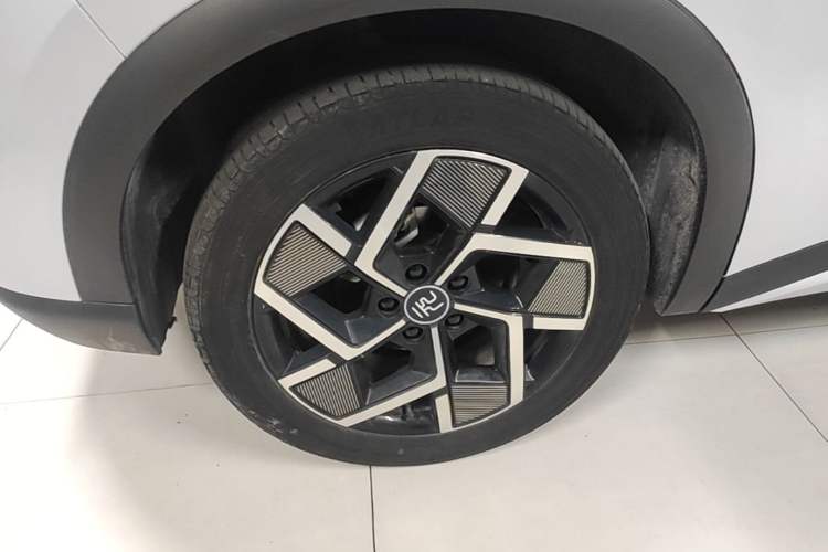 Used BYD Yuan PLUS 2022 510 km Flagship Version Right Rear Wheel Hub