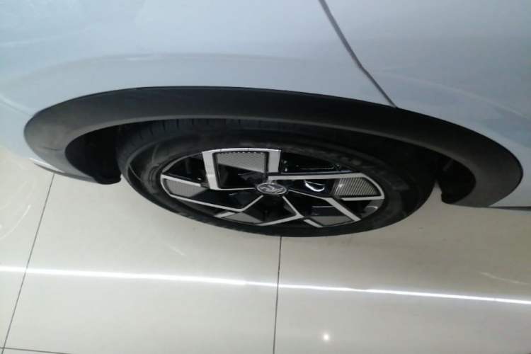 Used BYD Yuan PLUS 2022 510 km Flagship Version Right Rear Wheel Hub