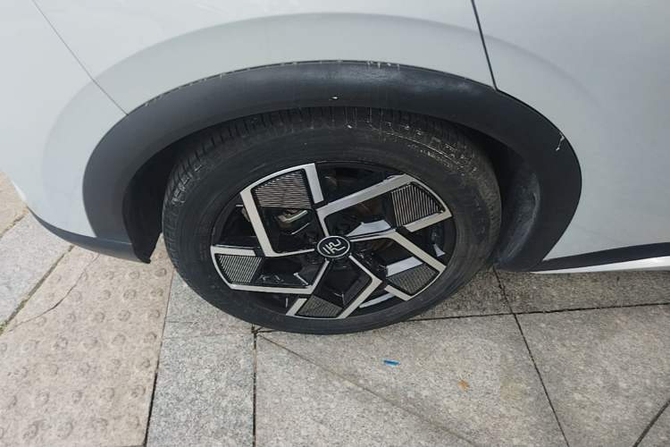 Used BYD Yuan PLUS 2022 510 km Flagship Version Right Rear Wheel Hub