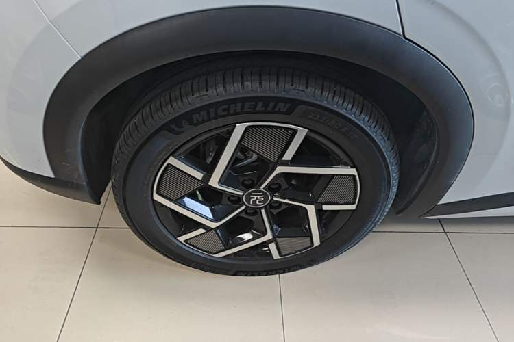 Used BYD Yuan PLUS 2022 510 km Flagship Version Right Rear Wheel Hub