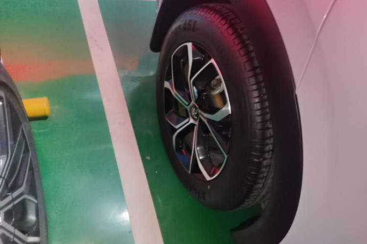 Used BYD Yuan PLUS 2022 510 km Flagship Version Right Rear Wheel Hub