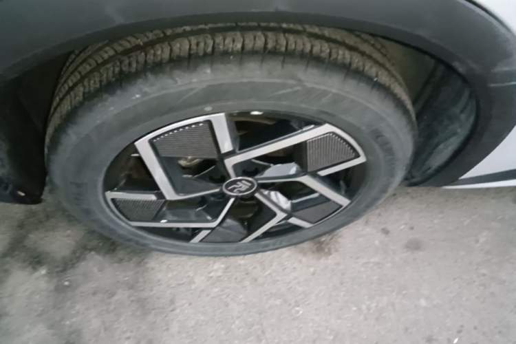 Used BYD Yuan PLUS 2022 510 km Flagship Version Right Rear Wheel Hub