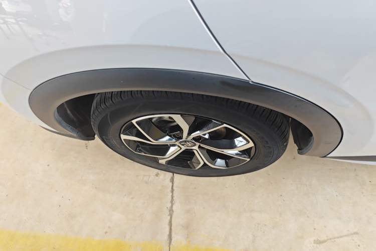 Used BYD Yuan PLUS 2022 510 km Luxury Version Right Rear Wheel Hub