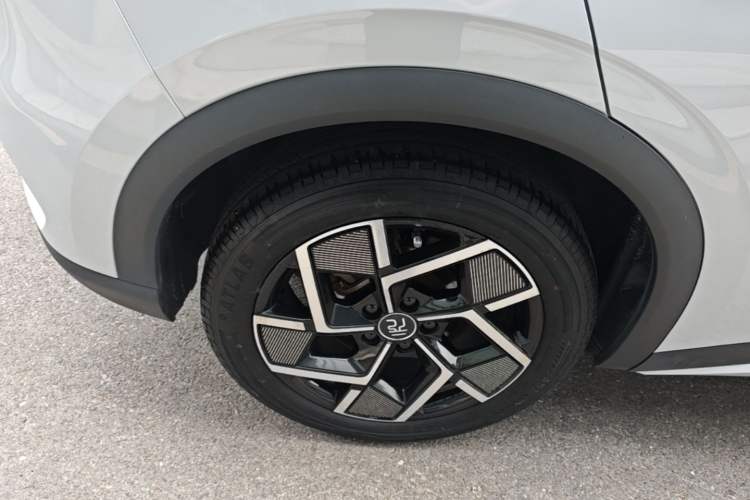 Used BYD Yuan PLUS 2022 510 km Flagship Version Right Rear Wheel Hub