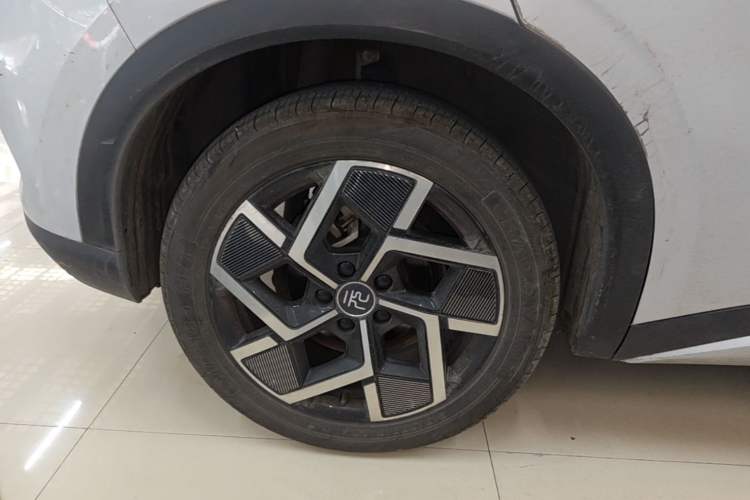 Used BYD Yuan PLUS 2022 510 km Flagship Version Right Rear Wheel Hub