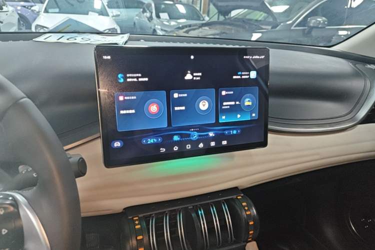 Used BYD Yuan PLUS 2023 Champion Edition 510KM Superior Model Audio And AC Panel