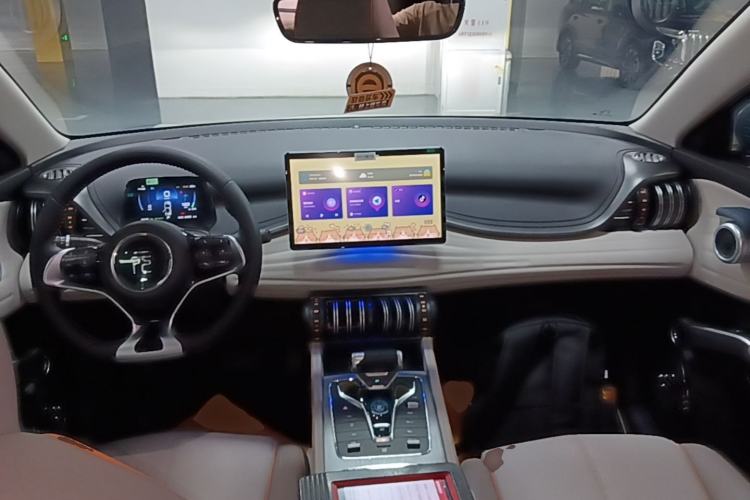 Used BYD Yuan PLUS 2023 Champion Edition 430KM Superior Model Center Console