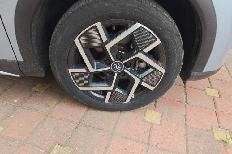 Used BYD Yuan PLUS 2023 Champion Edition 510KM Superior Model Right Front Wheel Hub