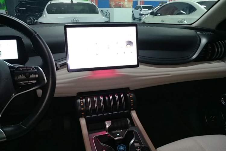 Used BYD Yuan PLUS 2023 Champion Edition 430KM Superior Model Audio And AC Panel