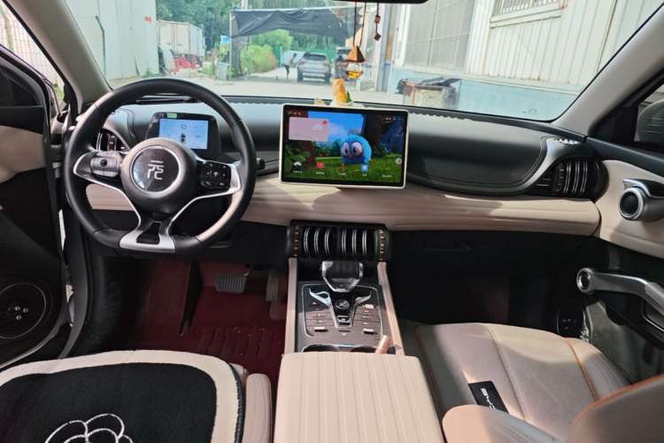 Used BYD Yuan PLUS 2023 Champion Edition 430KM Superior Model Center Console