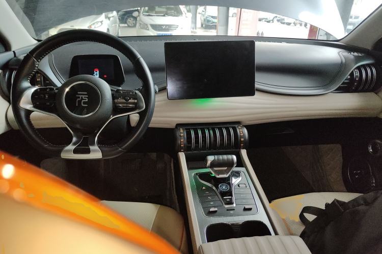 Used BYD Yuan PLUS 2023 Champion Edition 510KM Superior Model Center Console