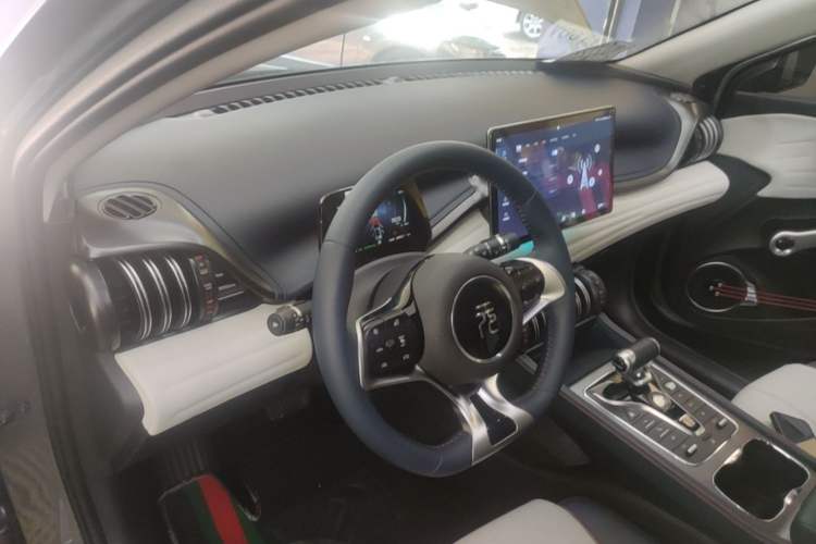 Used BYD Yuan PLUS 2023 Champion Edition 510KM Superior Model Center Console