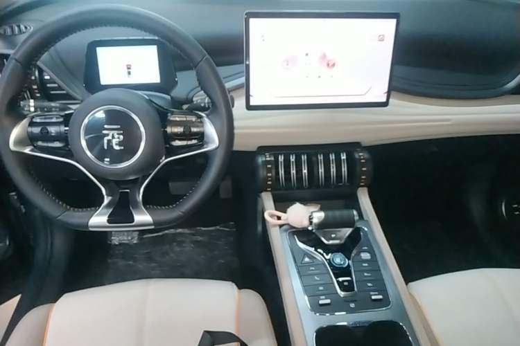 Used BYD Yuan PLUS 2023 Champion Edition 510KM Superior Model Center Console
