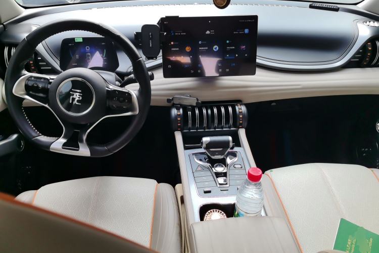 Used BYD Yuan PLUS 2023 Champion Edition 510KM Superior Model Center Console
