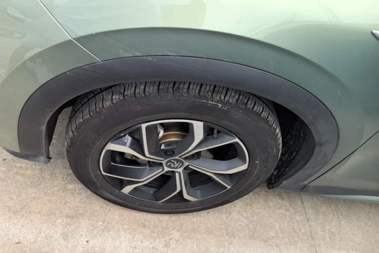 Used BYD Yuan PLUS 2023 Champion Edition 430KM Superior Model Left Front Wheel Hub