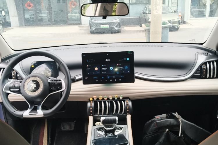 Used BYD Yuan PLUS 2023 Champion Edition 510KM Leading Model Center Console