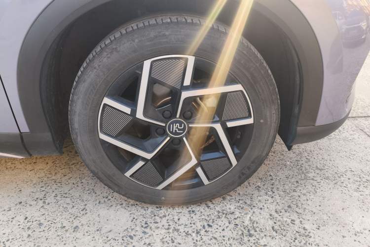 Used BYD Yuan PLUS 2023 Champion Edition 510KM Superior Model Right Front Wheel Hub
