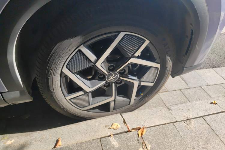 Used BYD Yuan PLUS 2023 Champion Edition 510KM Superior Model Right Front Wheel Hub