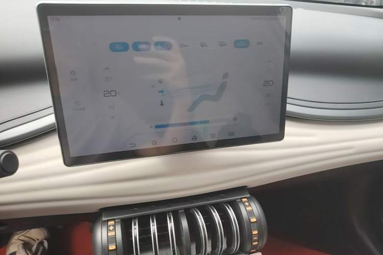 Used BYD Yuan PLUS 2023 Champion Edition 430KM Leading Model Audio And AC Panel