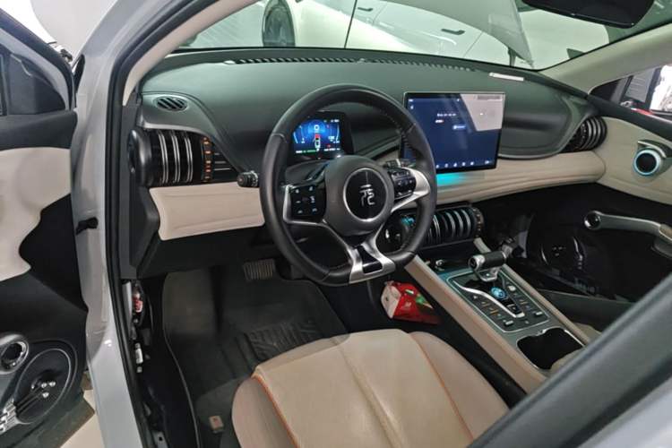 Used BYD Yuan PLUS 2023 Champion Edition 510KM Superior Model Center Console