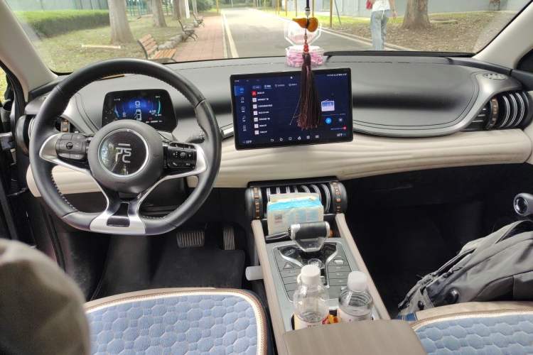 Used BYD Yuan PLUS 2023 Champion Edition 430KM Leading Model Center Console