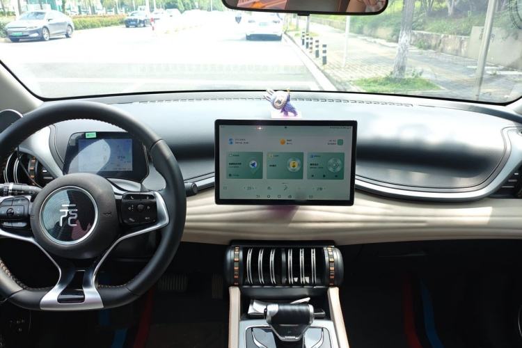 Used BYD Yuan PLUS 2023 Champion Edition 510KM Leading Model Center Console