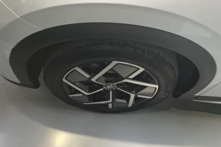 Used BYD Yuan PLUS 2023 Champion Edition 510KM Superior Model Left Front Wheel Hub