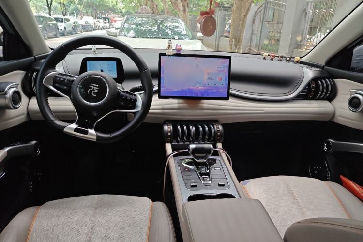 Used BYD Yuan PLUS 2023 Champion Edition 430KM Leading Model Center Console