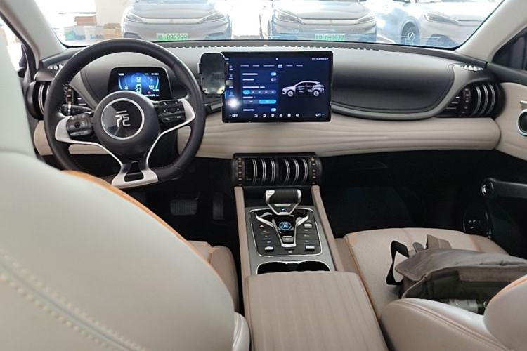 Used BYD Yuan PLUS 2023 Champion Edition 510KM Superior Model Center Console