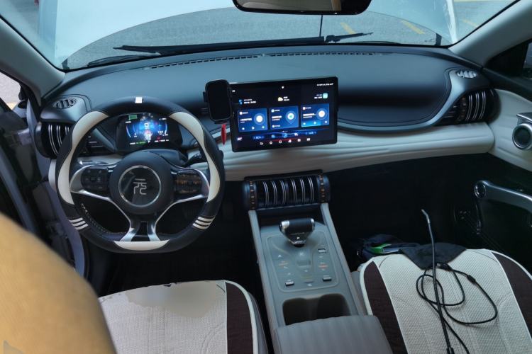 Used BYD Yuan PLUS 2023 Champion Edition 510KM Superior Model Center Console