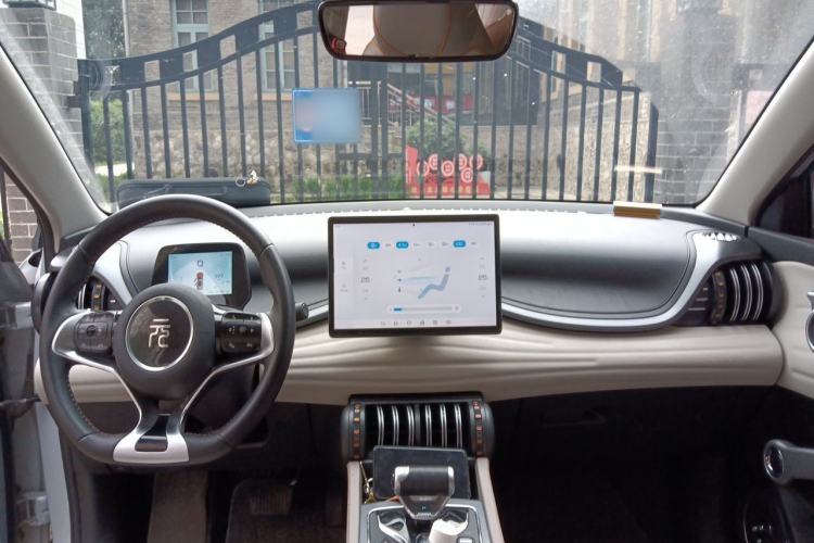 Used BYD Yuan PLUS 2023 Champion Edition 510KM Superior Model Center Console