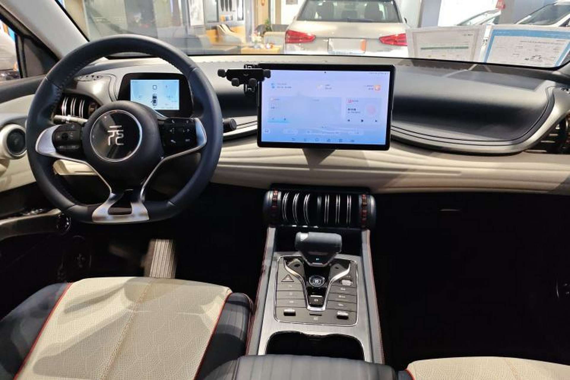 Used BYD Yuan PLUS 2023 Champion Edition 510KM Leading Model Center Console