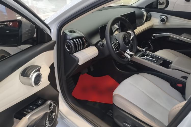 Used BYD Yuan PLUS 2023 Champion Edition 430KM Leading Model Driver Seat