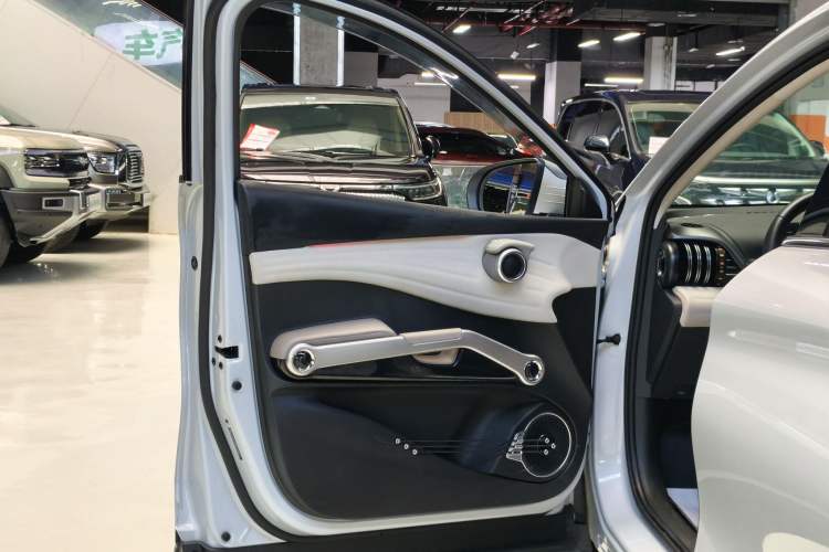 Used BYD Yuan PLUS 2023 Champion Edition 510KM Leading Model Interior 1
