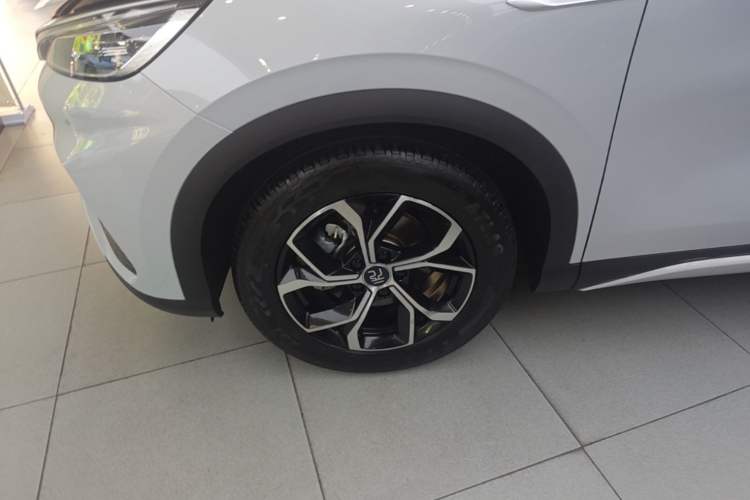 Used BYD Yuan PLUS 2023 Champion Edition 430KM Superior Model Left Front Wheel Hub