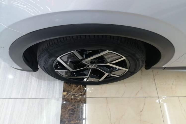 Used BYD Yuan PLUS 2023 Champion Edition 510KM Excellence Model Left Front Wheel Hub
