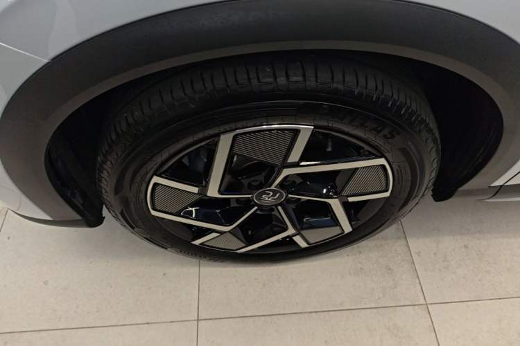 Used BYD Yuan PLUS 2023 Champion Edition 510KM Superior Model Left Front Wheel Hub