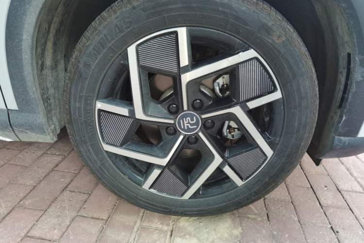 Used BYD Yuan PLUS 2023 Champion Edition 510KM Superior Model Right Front Wheel Hub
