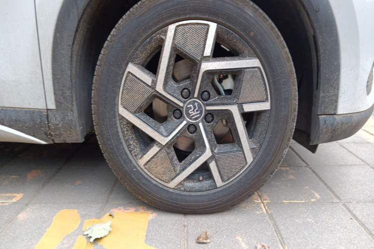 Used BYD Yuan PLUS 2023 Champion Edition 510KM Superior Model Right Front Wheel Hub