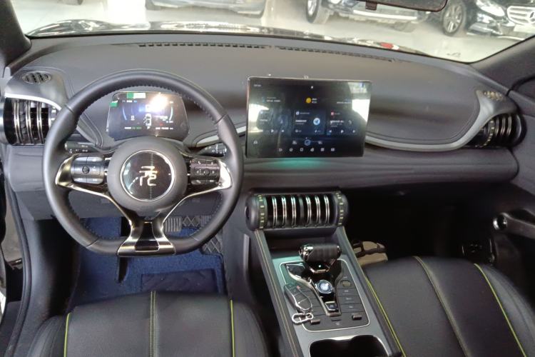 Used BYD Yuan PLUS 2024 Honor Edition 510KM Leading Model Center Console