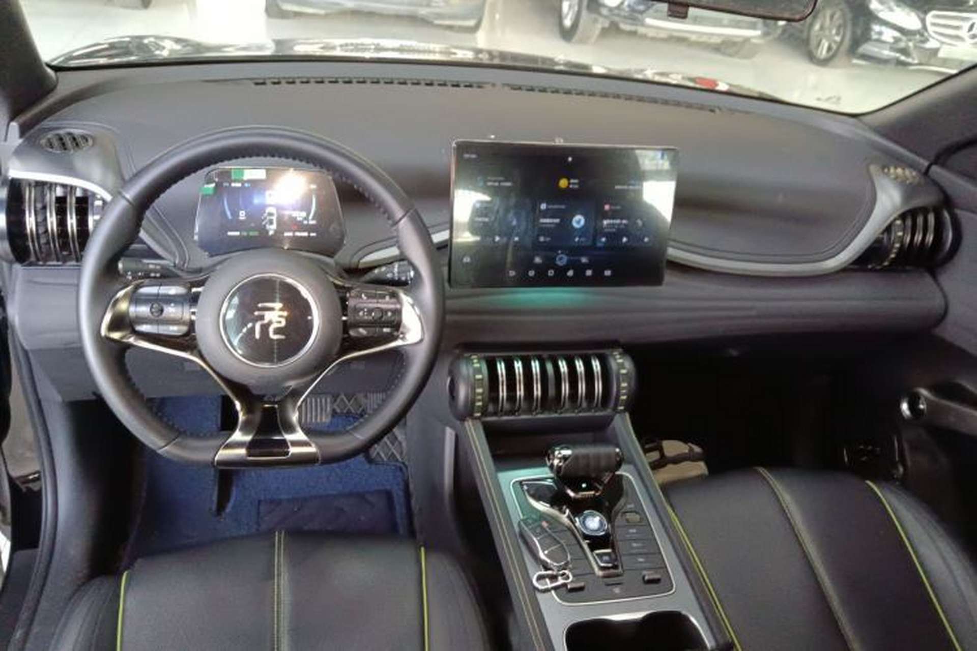 Used BYD Yuan PLUS 2024 Honor Edition 510KM Leading Model Center Console