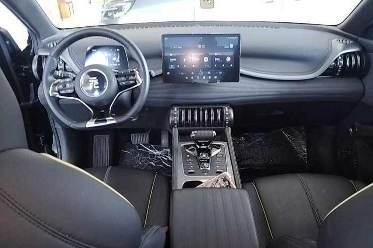 Used BYD Yuan PLUS 2024 Honor Edition 510KM Beyond Model Center Console