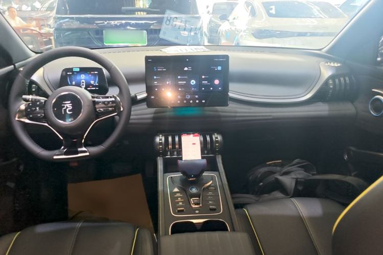 Used BYD Yuan PLUS 2024 Honor Edition 510KM Leading Model Center Console