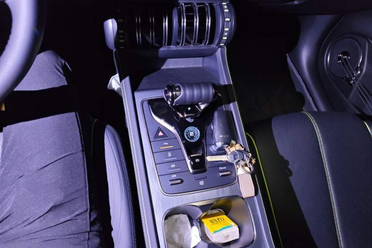 Used BYD Yuan PLUS 2024 Honor Edition 430KM Leading Model Gear Lever
