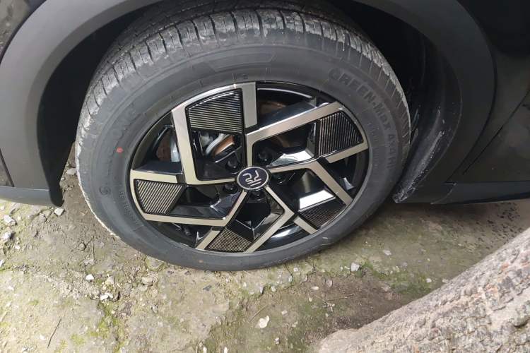 Used BYD Yuan PLUS 2024 Honor Edition 510KM Beyond Model Left Front Wheel Hub