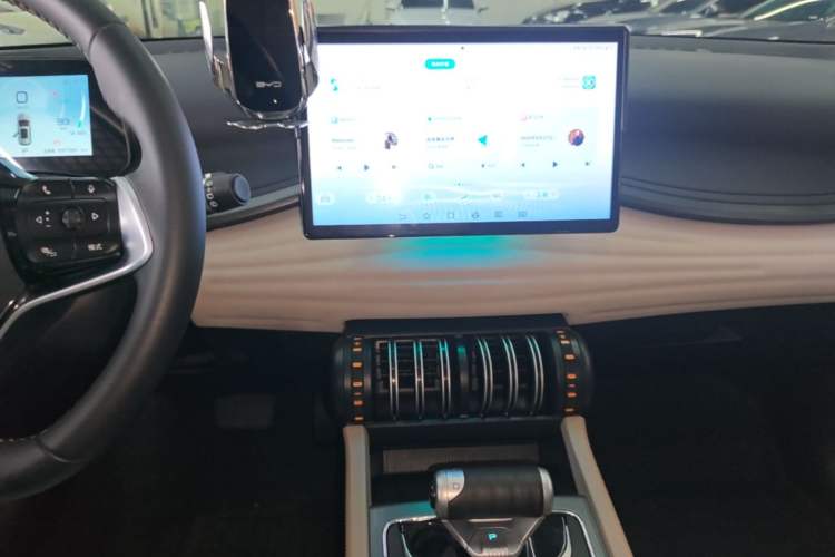 Used BYD Yuan PLUS 2024 Honor Edition 430KM Beyond Model Audio And AC Panel