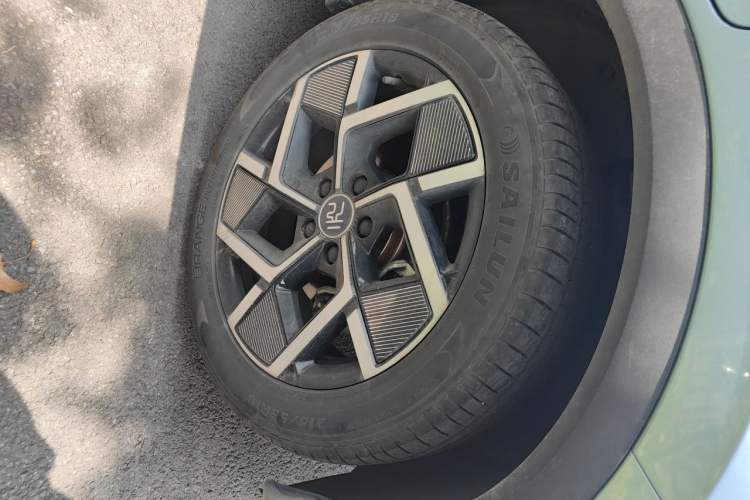 Used BYD Yuan PLUS 2024 Honor Edition 510KM Beyond Model Right Front Wheel Hub