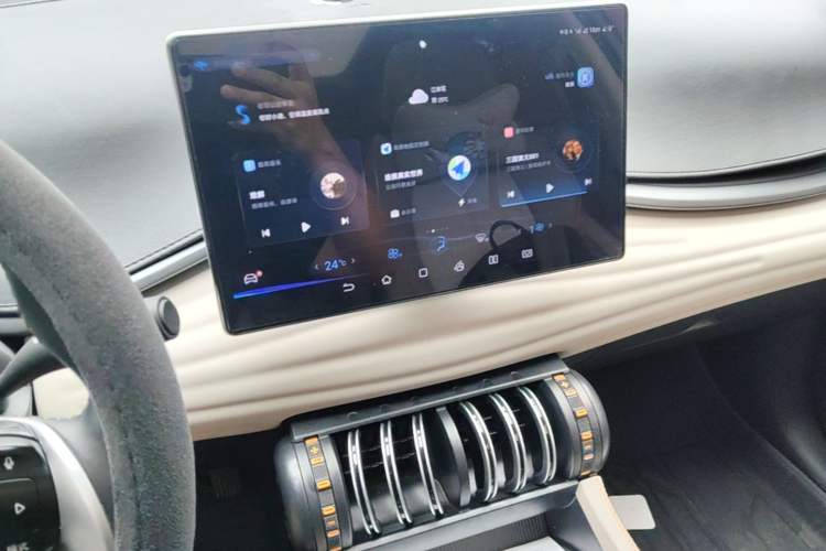 Used BYD Yuan PLUS 2024 Honor Edition 510KM Beyond Model Audio And AC Panel